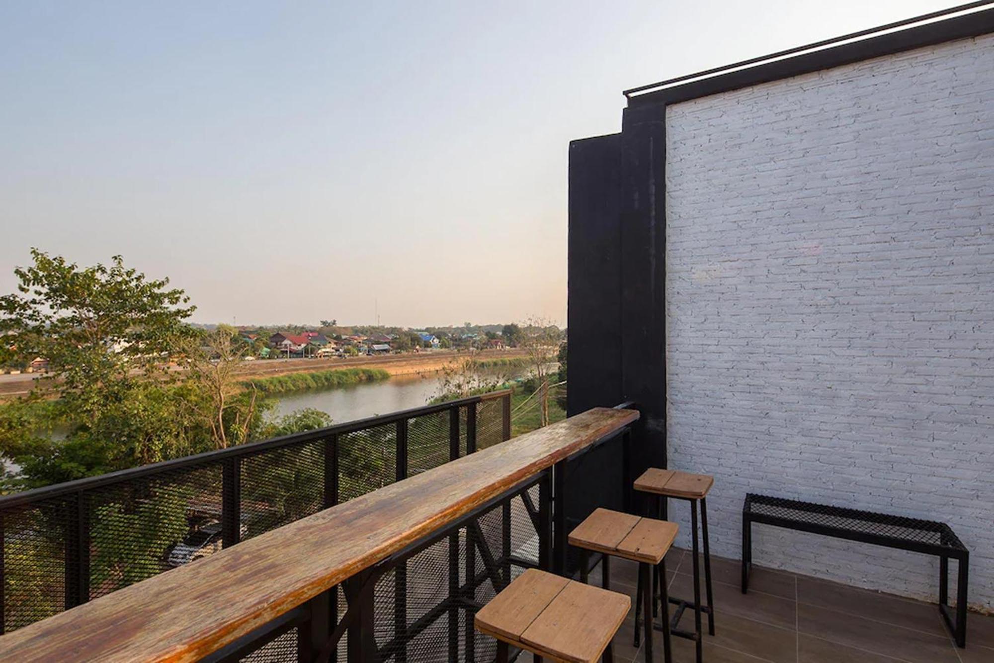 Yindee Travellers Lodge Нан Экстерьер фото